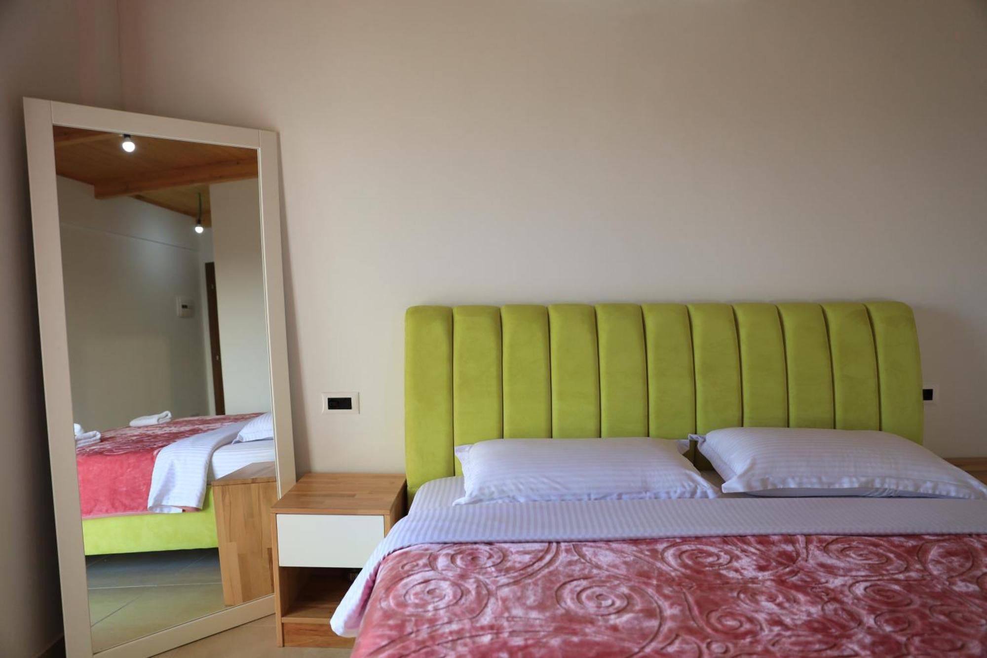 Hotel Lahuta E Vjeter Agroturizem Lac Esterno foto