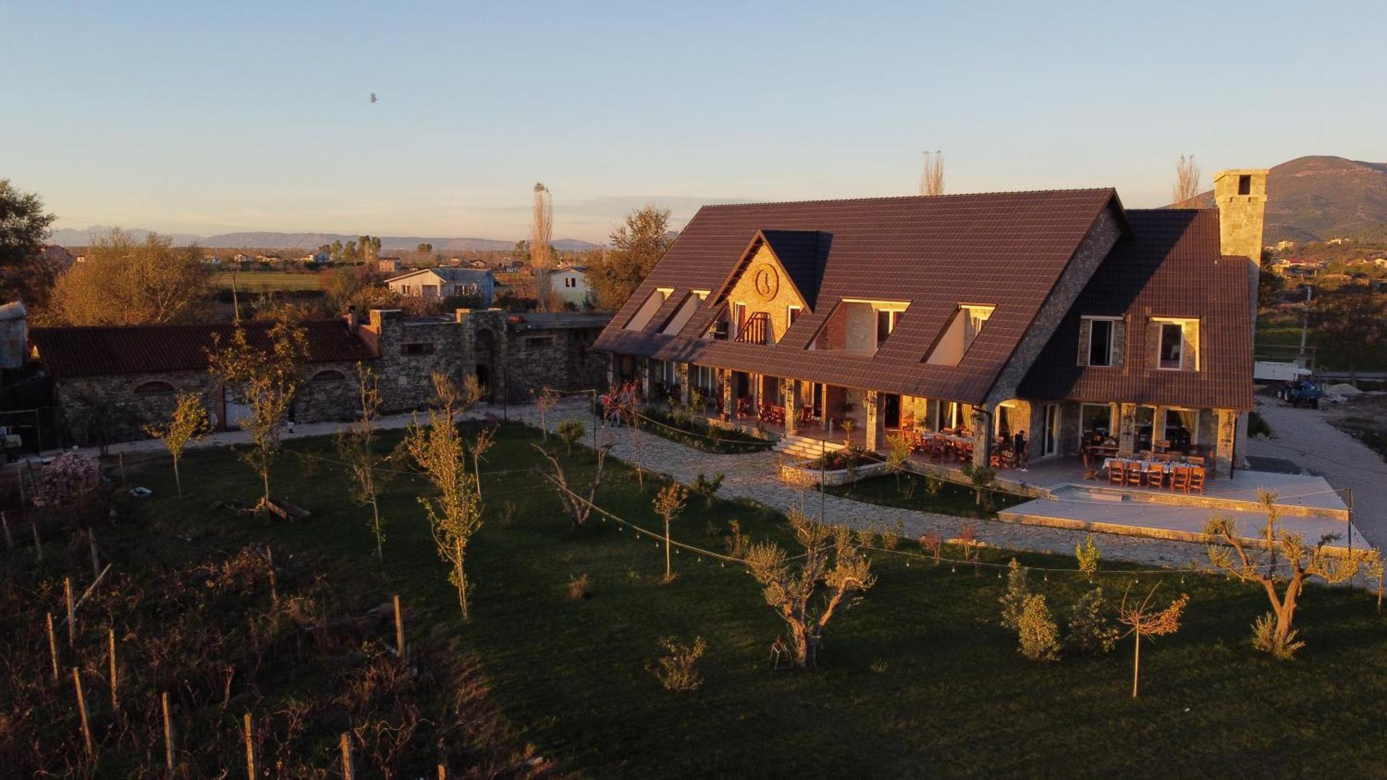 Hotel Lahuta E Vjeter Agroturizem Lac Esterno foto