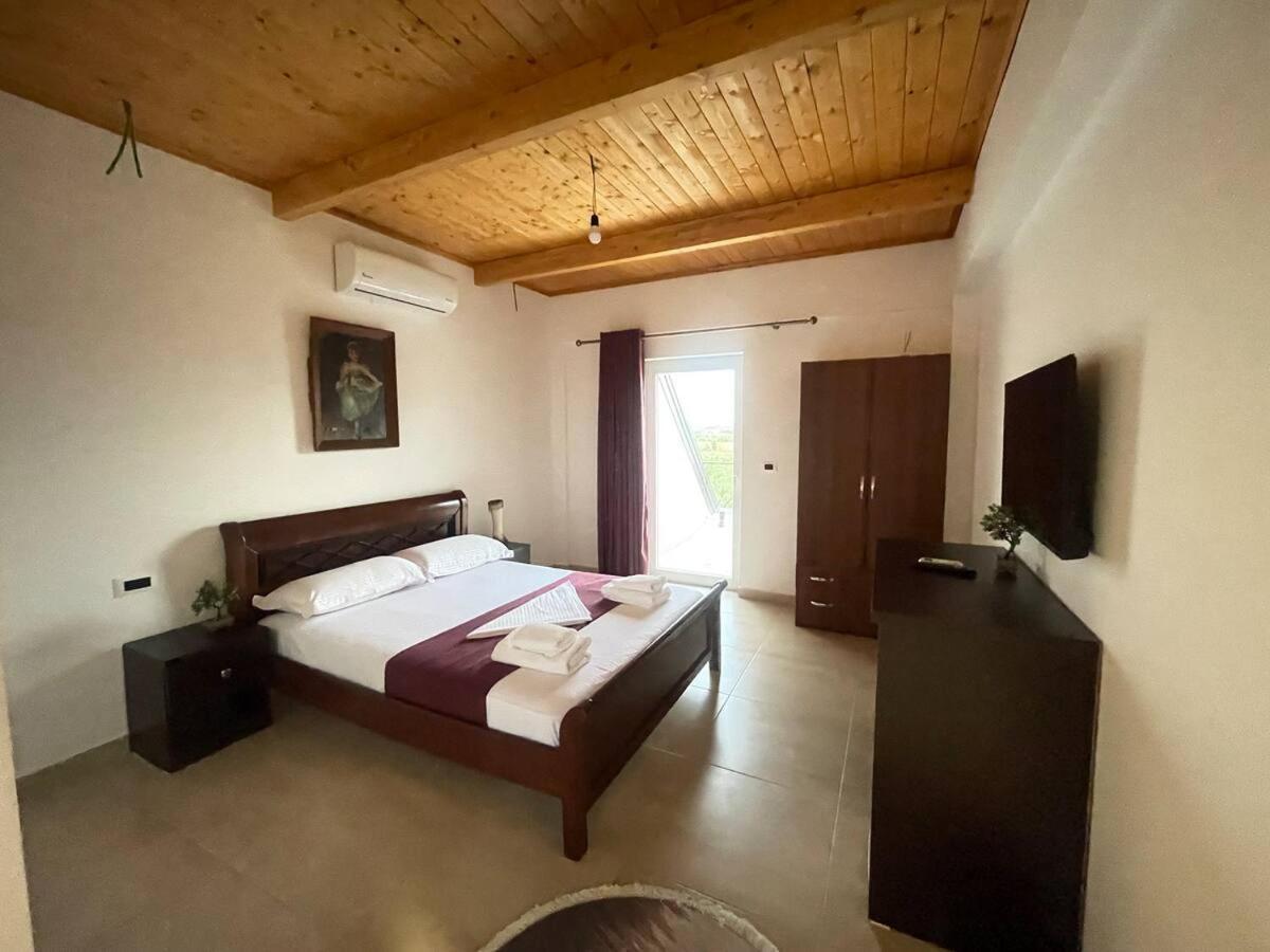 Hotel Lahuta E Vjeter Agroturizem Lac Esterno foto