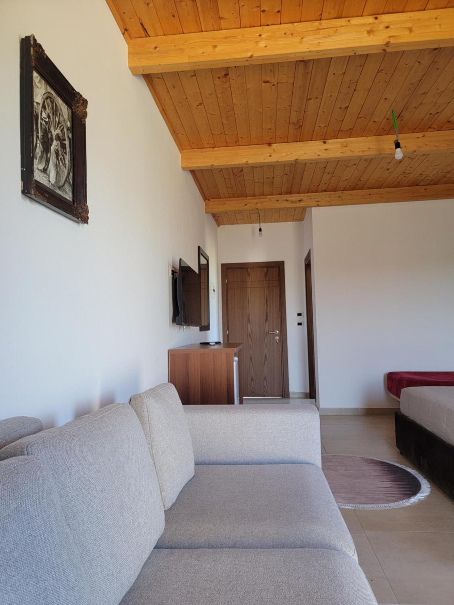 Hotel Lahuta E Vjeter Agroturizem Lac Esterno foto