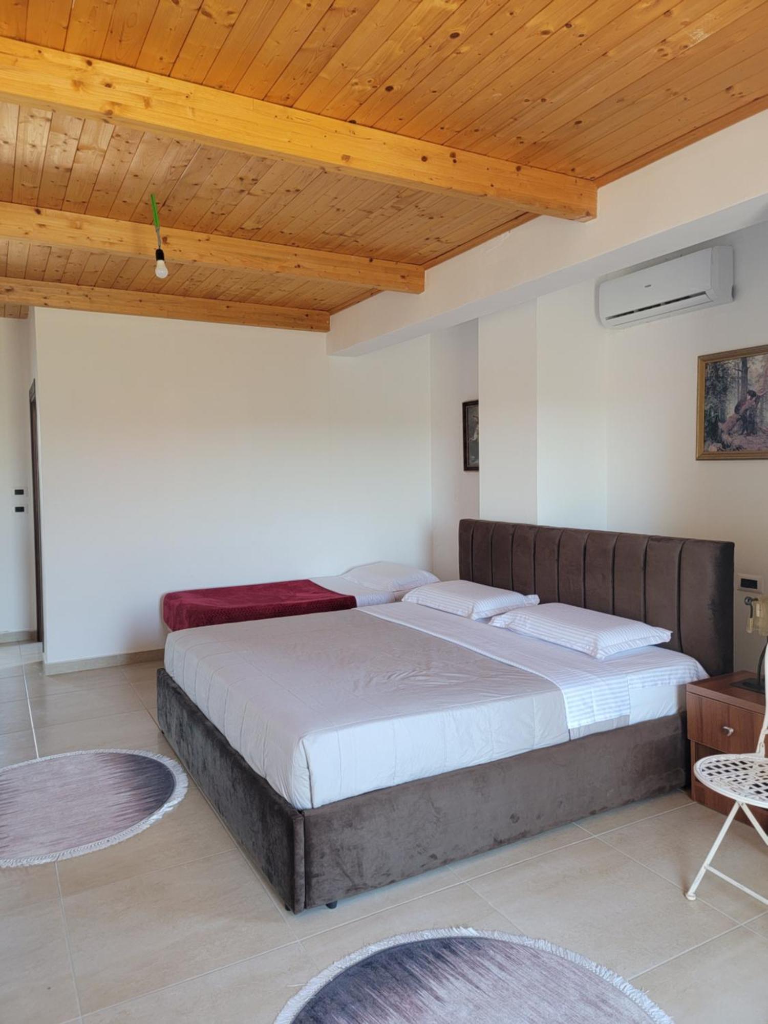 Hotel Lahuta E Vjeter Agroturizem Lac Esterno foto