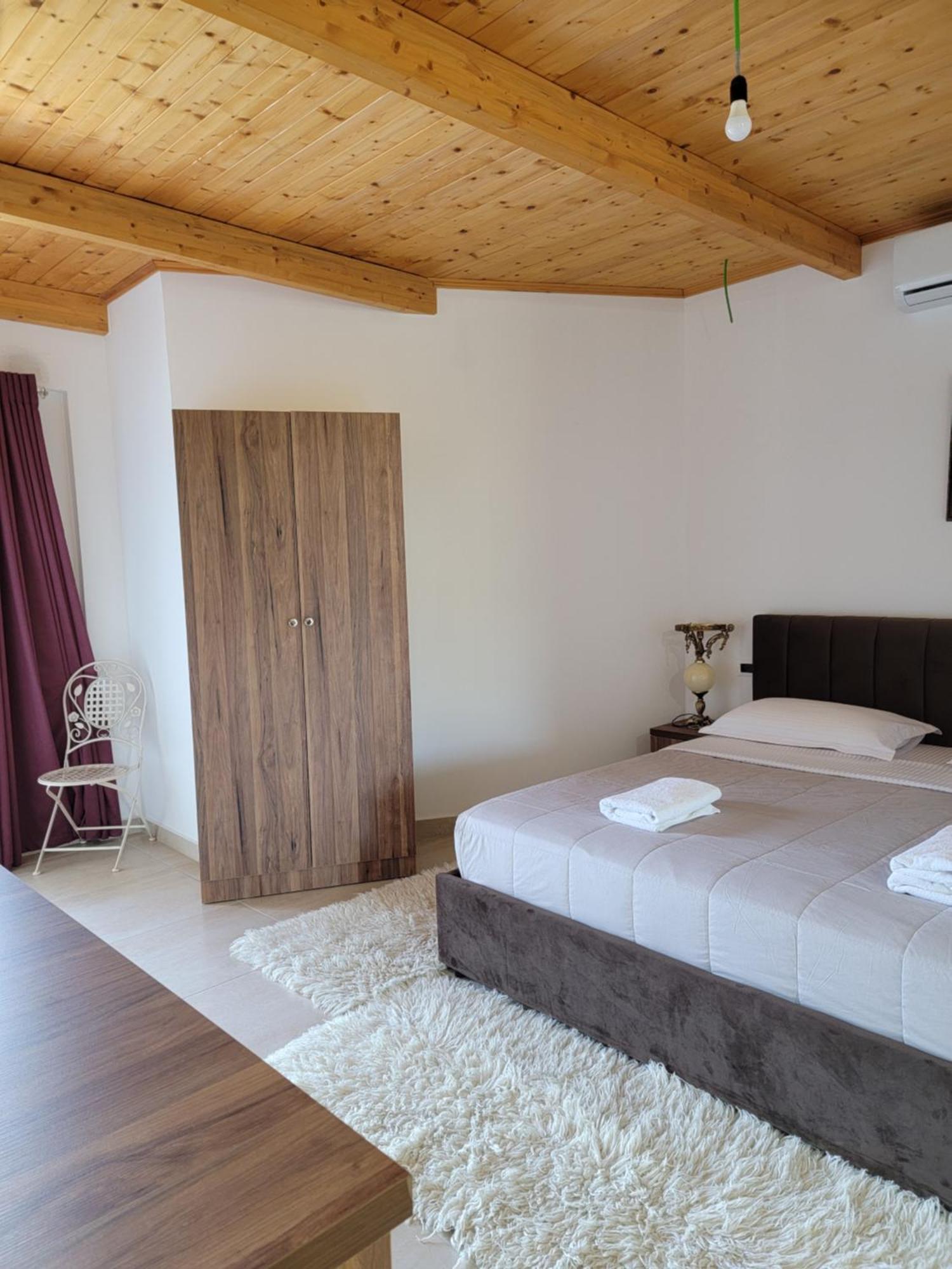 Hotel Lahuta E Vjeter Agroturizem Lac Esterno foto