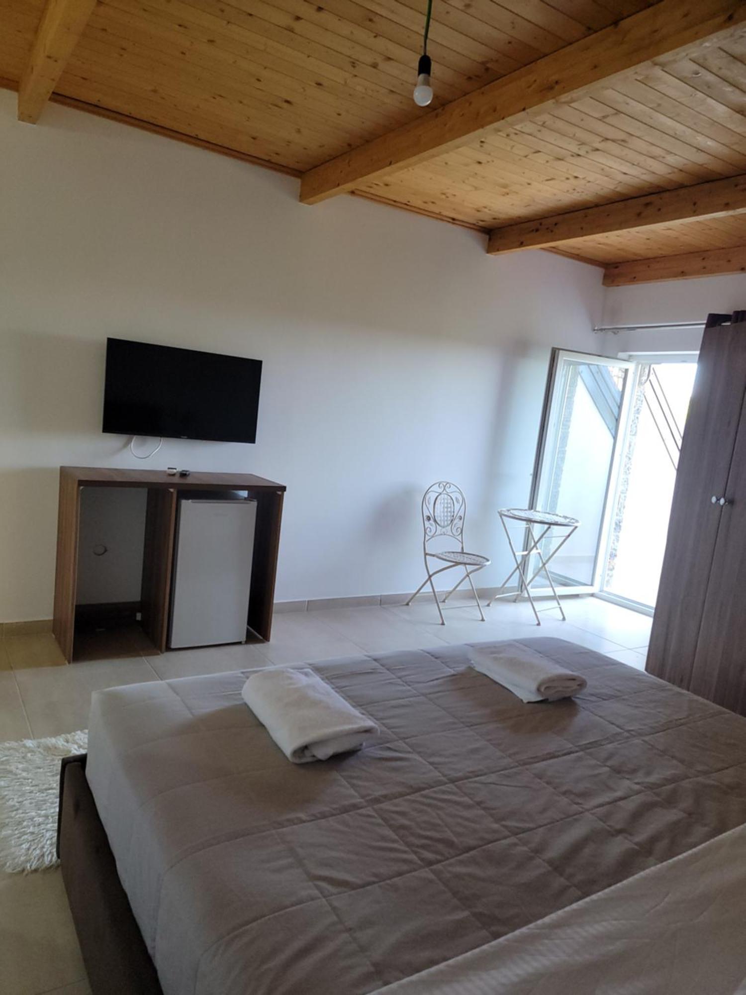 Hotel Lahuta E Vjeter Agroturizem Lac Esterno foto