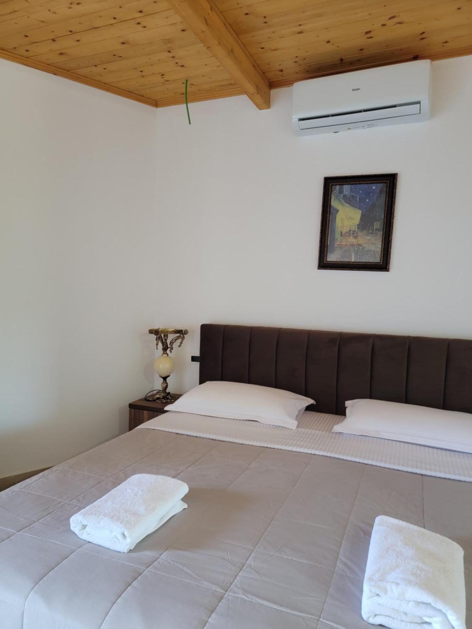 Hotel Lahuta E Vjeter Agroturizem Lac Esterno foto