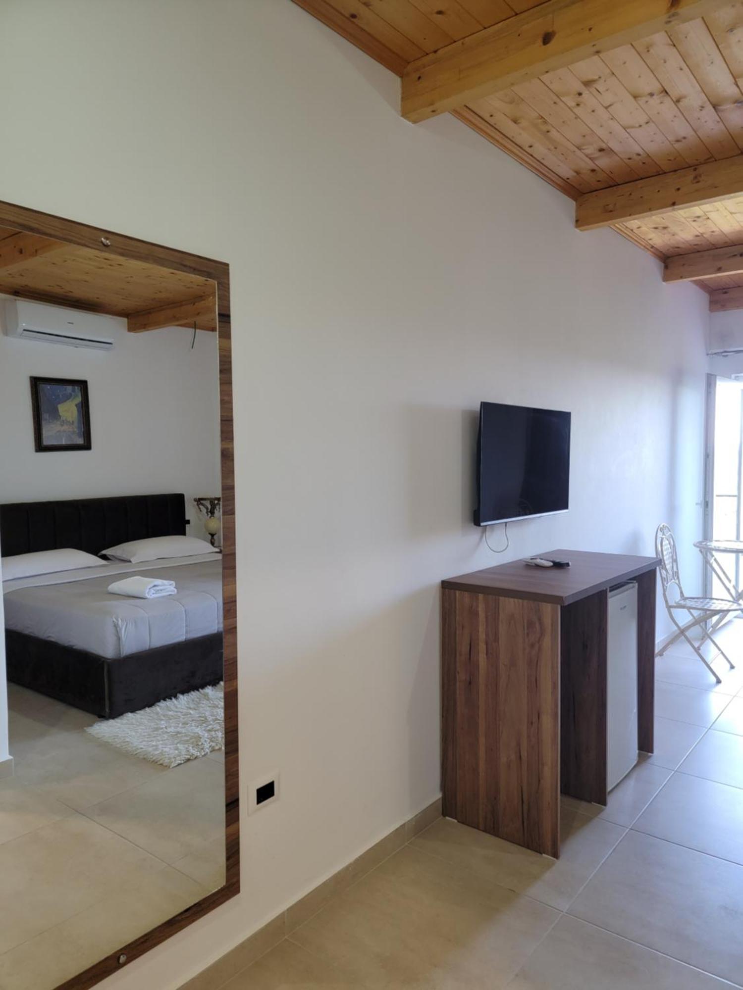 Hotel Lahuta E Vjeter Agroturizem Lac Esterno foto