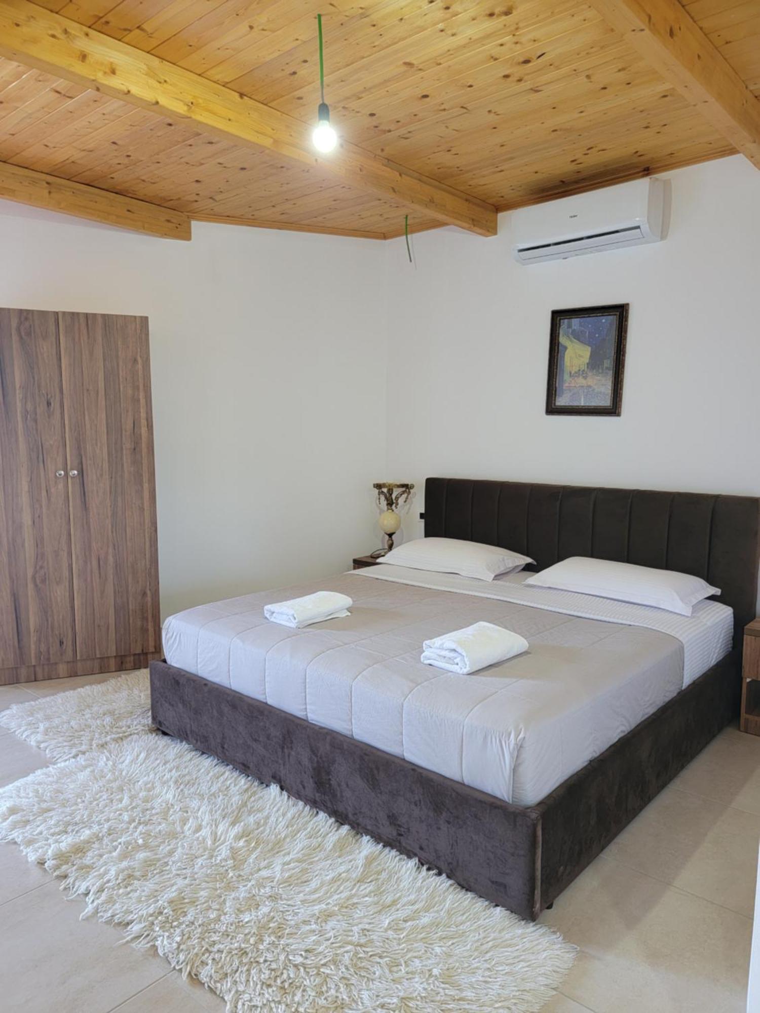 Hotel Lahuta E Vjeter Agroturizem Lac Esterno foto