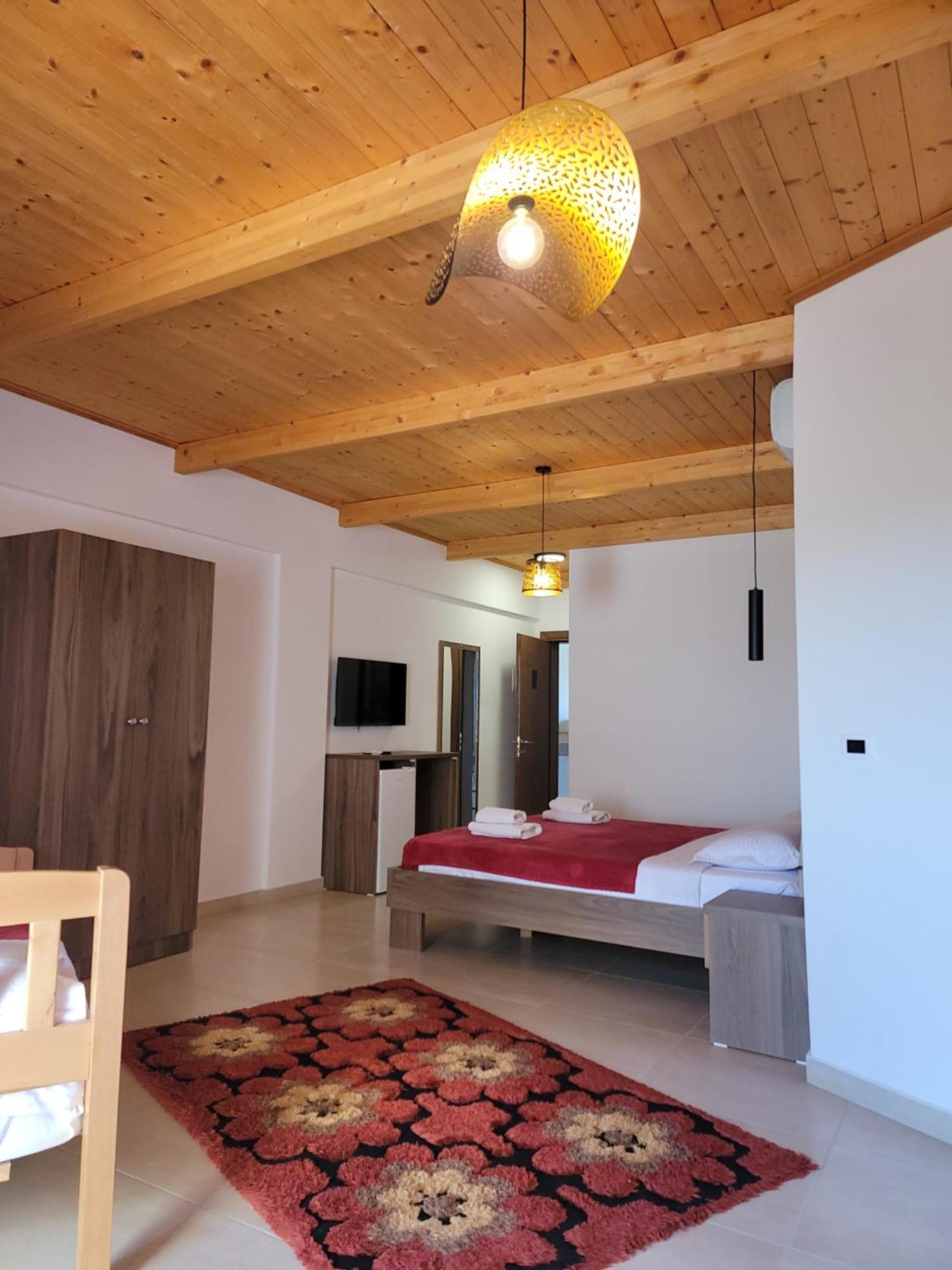 Hotel Lahuta E Vjeter Agroturizem Lac Esterno foto