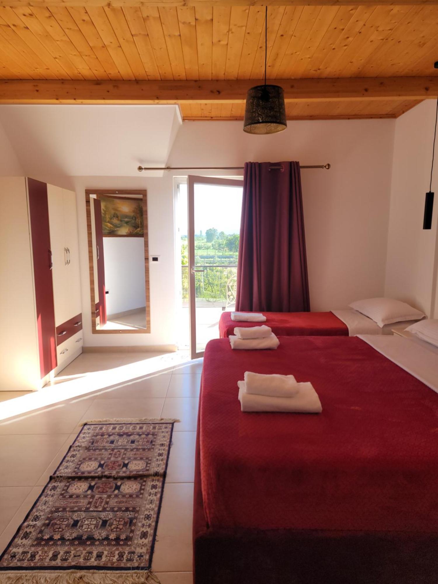 Hotel Lahuta E Vjeter Agroturizem Lac Esterno foto